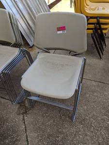 lot 958 image: (13) Stackable Chrome And Grey Chairs
