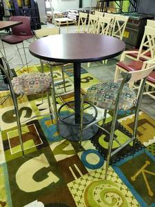 lot 2009 image: Table and (3) barstools