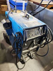 lot 2033 image: Miller Syncrowave 200 Tig stick welder