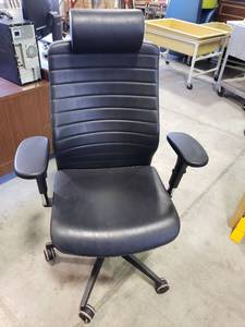 lot 2048 image: Office chair