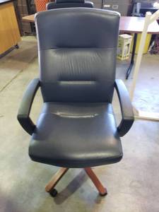 lot 2050 image: Office chair