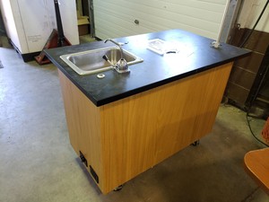 lot 2057 image: Portable sink
