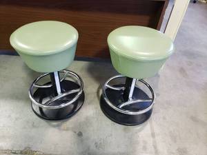 lot 2060 image: (2) stools