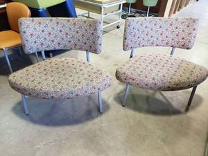 lot 2065 image: (2) chairs