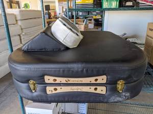 lot 2191 image: Earthlite Infinity Folding Massage Bed