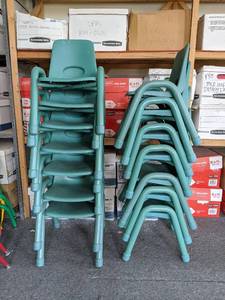 lot 7016 image: (14) Plastic Chairs