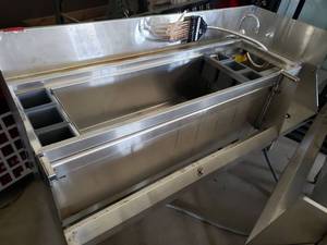 lot 7039 image: Stainless bar ice well with cold plate and sink