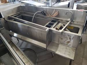 lot 7040 image: Stainless bar ice well with cold plate and sink