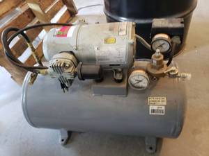 lot 7050 image: Perlick co2 compressor