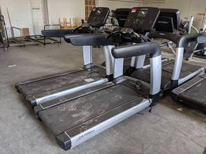 lot 7066 image: Lifetime Fitness Flex Deck 95 Series Tread Mill With Digital Screen 120v