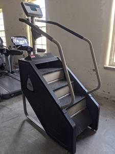 lot 7067 image: Nautilus Stairmaster Step Machine