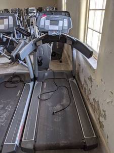 lot 7072 image: Lifetime Fitness Flex Deck 95 Series Tread Mill With Digital Screen 120v