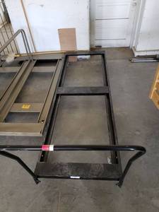 lot 7100 image: Rolling cart
