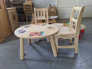 lot 7122 image: Childrens Table With Chairs And Learning Station