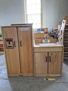 lot 7127 image: Kaplan Learning Childrens Play Kitchen Set