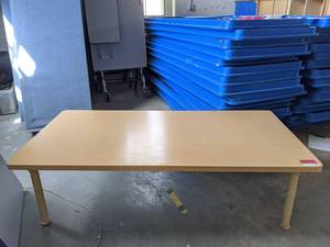 lot 7178 image: Adjustable Height Table