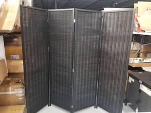 lot 4526 image: Black Folding Partition