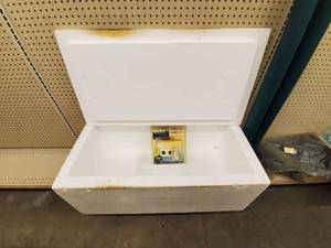 lot 112 image: 110 qt styrofoam cooler with Ultra floating lively aerator