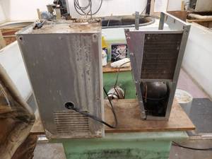 lot 118 image: 2 bait tank water coolers