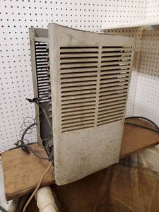 lot 119 image: 2 bait tank water coolers