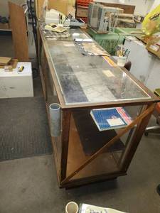 lot 134 image: 8 foot glass display case