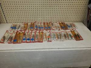 lot 141 image: 40 Smithwick bass walleye Rattlin Rogue Topwater Lures