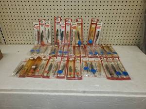 lot 142 image: 40 Smithwick Rattling Rogue Top Water Lures WalleyeBass
