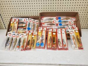 lot 147 image: 40 assorted Smithwick walleyebass Rattling Rogue Topwater lures