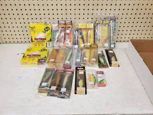 lot 155 image: 29 assorted lures basswalleye pike Rapala - Storm - Bomber