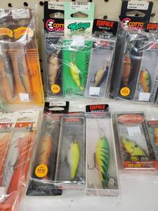 lot 160 image: Rapala, Bomber, Rebel, Rat-L-Trap 19 assorted lures