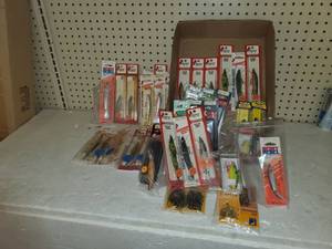 lot 163 image: 36 assorted lures basswalleyepike and swivels