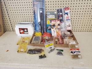 lot 170 image: Variety pack - bait bucket, knife, and more