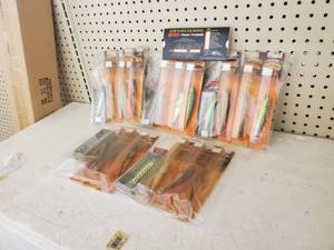lot 184 image: 20 Basswalleyepike lures Rapala - Bomber