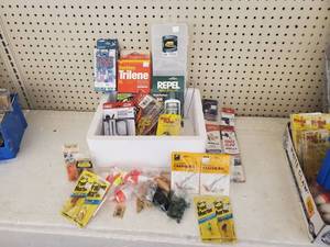 lot 186 image: Pan fish starter kit with 5 qt cooler and Plano Box