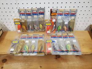 lot 222 image: Original Wiggle Wart Lures and Rebel 20 lures Crank baits