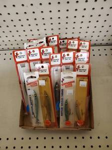 lot 235 image: 20 Smithwick Rattling Rogue Top water Basswalleyepike lures