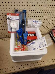 lot 252 image: Catfish lot Line - Hooks - knife - Scale - Sinikers 10 qt cooler