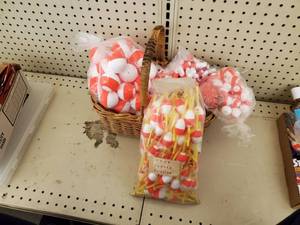 lot 265 image: 200 assorted bobbers