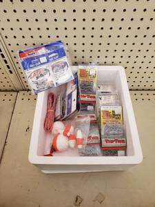 lot 292 image: 5qt cooler with huge assortment of hooks