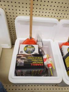 lot 304 image: 15qt cooler with  4 X 8 minnow Seine - 40lb line and more