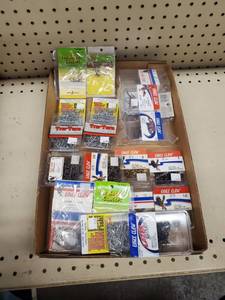 lot 319 image: Lot of assorted hooks Mostly 1 and 20