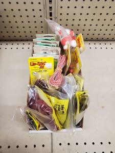 lot 325 image: Floating and sinking Jigs - Soft bait - Bobbers