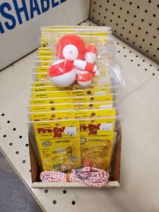 lot 331 image: Fire Ball jigs - stringer and bobbers