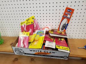 lot 351 image: lot assorted Poppers, Bee bops - Moss Mouse - Bass Bugs