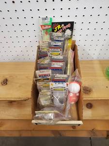 lot 364 image: Random lures Poppers - Flies - Crank Bait