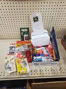 lot 421 image: Bass lot - Tackle box filler