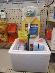 lot 474 image: 20qt cooler with a bunch of extras