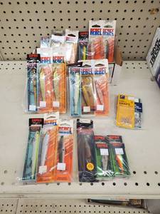 lot 476 image: Rapala and Rebel Basswalleyepike Lures - floaters and Sinkers