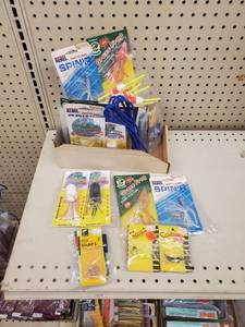 lot 483 image: Grass frogs - Weedless poppers -Spinners - Jigs - Swivels