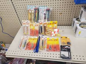 lot 486 image: Rapala - Smithwick Vintage Balsa Wood Devils Horse - Lazy Ike - Swivels